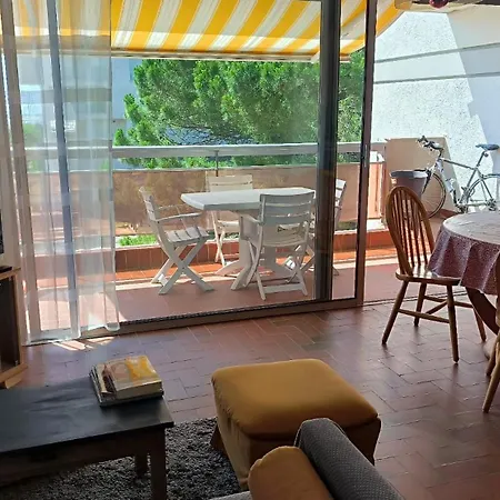 Terrasse Xxl Pour Cet Au Port De St Cyprien *