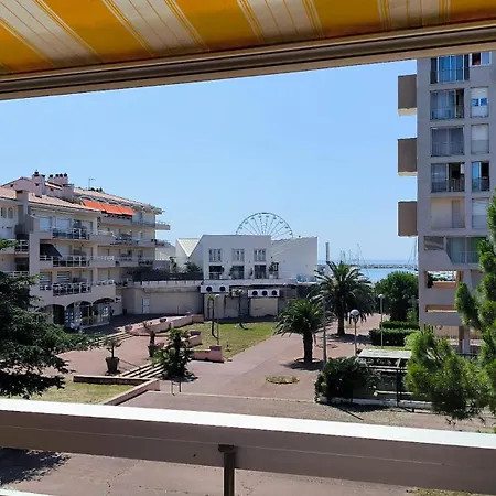 Terrasse Xxl Pour Cet Au Port De St Cyprien