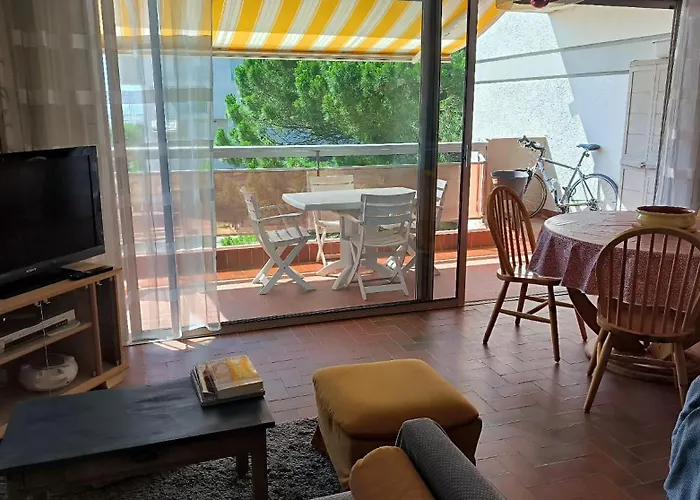 Terrasse Xxl Pour Cet Au Port De St Cyprien *