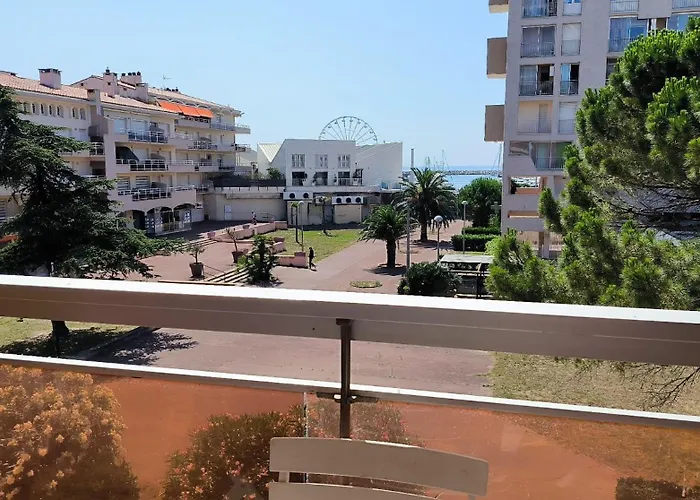 Terrasse Xxl Pour Cet Au Port De St Cyprien * سان سيبريان