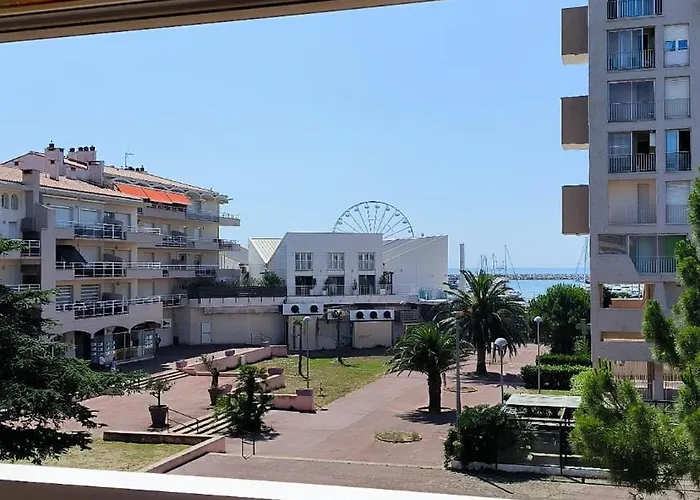 Terrasse Xxl Pour Cet Au Port De St Cyprien